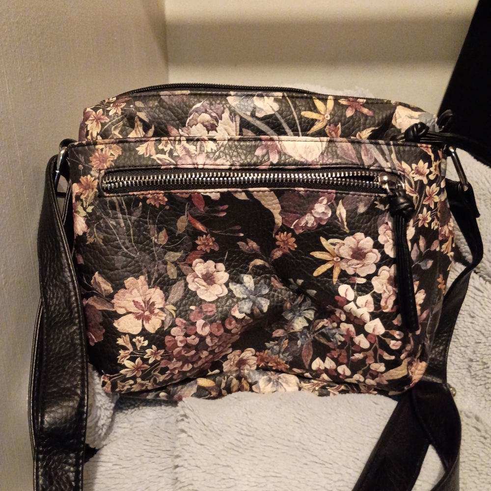 Bueno Floral Pattern Purse